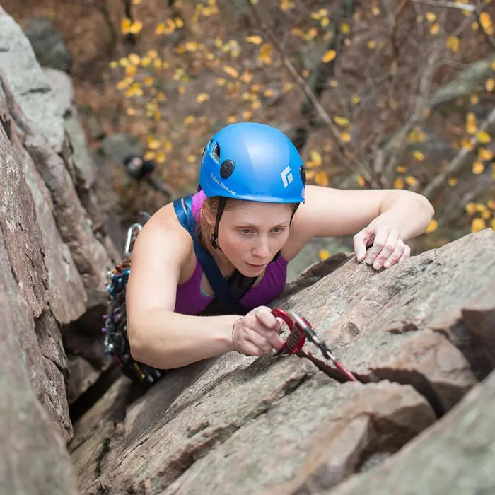 lead rock climbing - صعود سرطناب