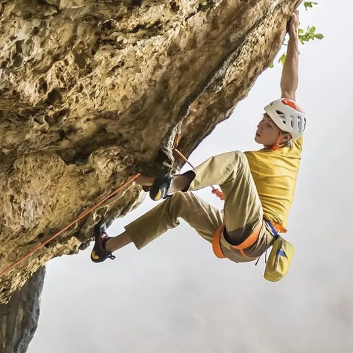 lead rock climbing - صعود سرطناب